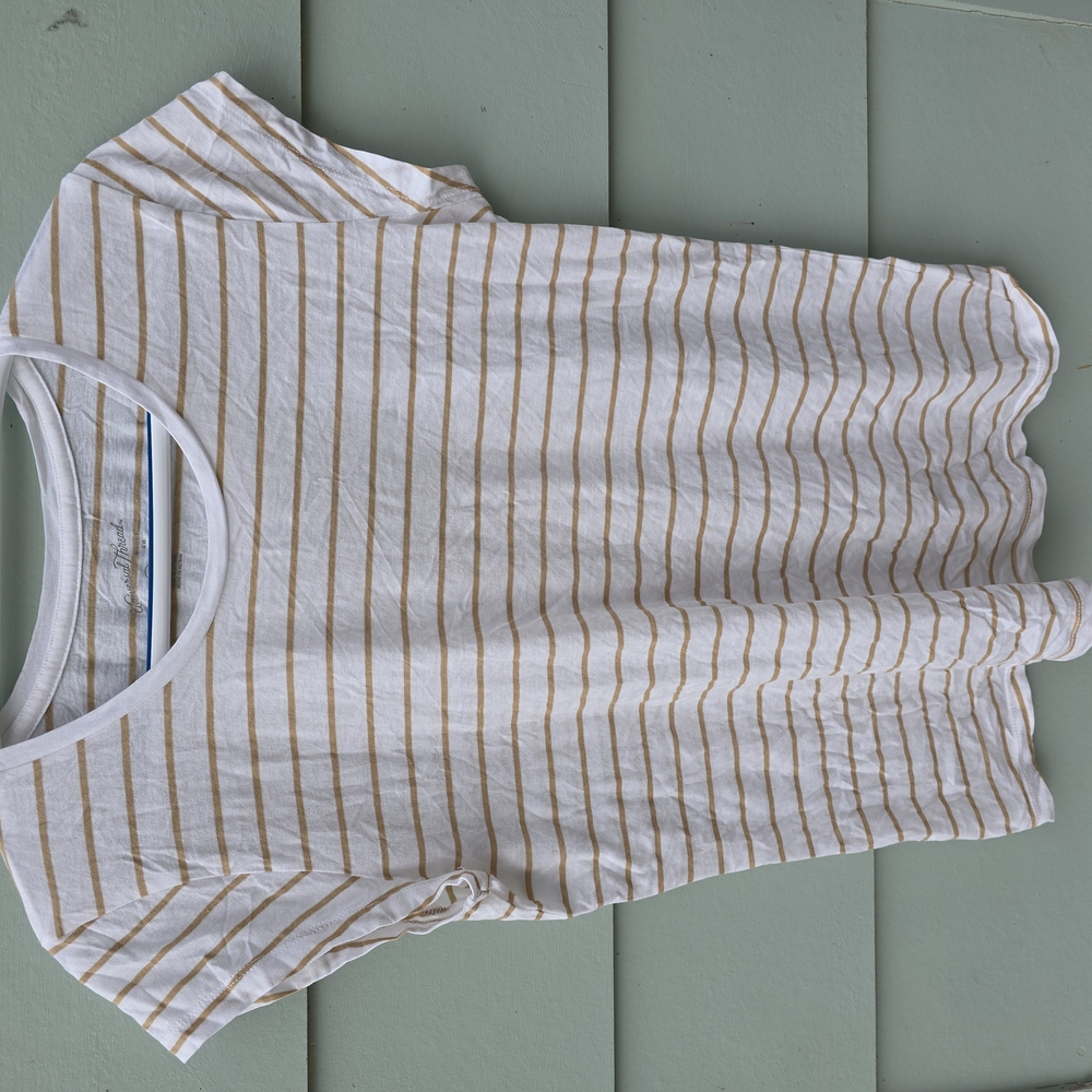 Universal Thread White and Tan Short Sleeve Tee